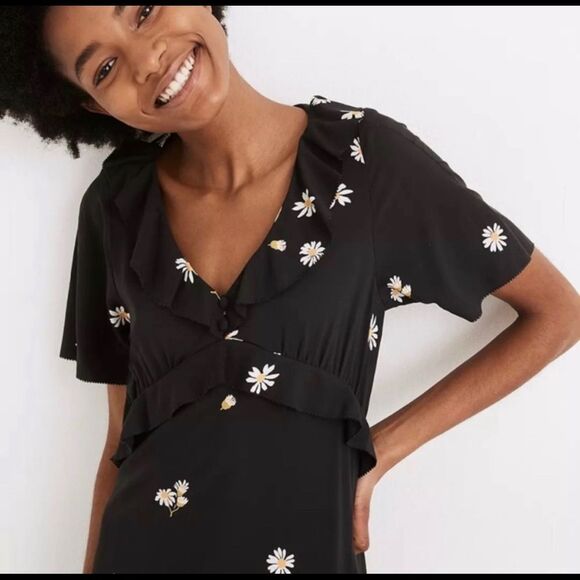 Madewell Ruffled Tier Dress in Lazy Daises - Picture 2 of 9